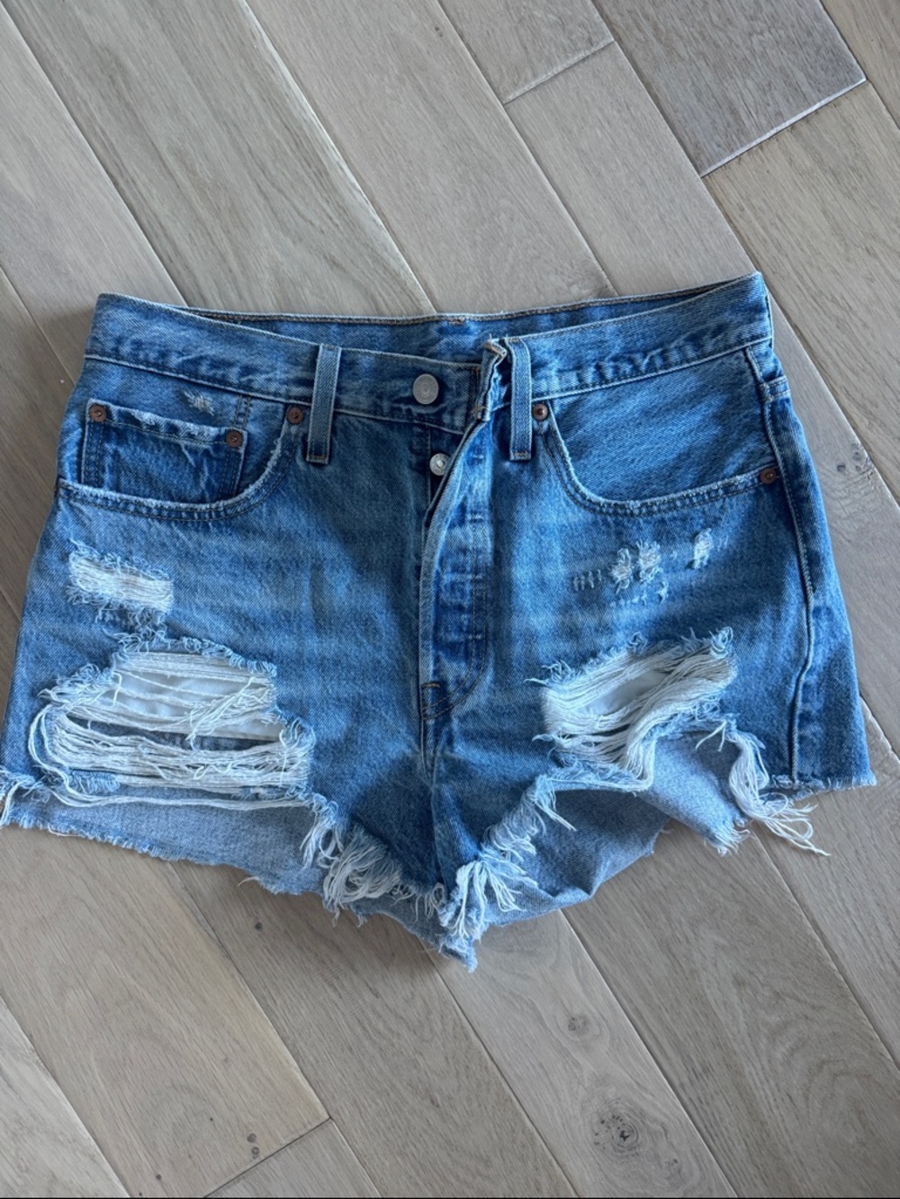 Levi’s women’s Distressed Denim Shorts waist size 30